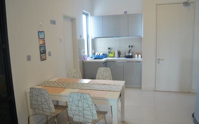 Elegant Living At loft Imago KK