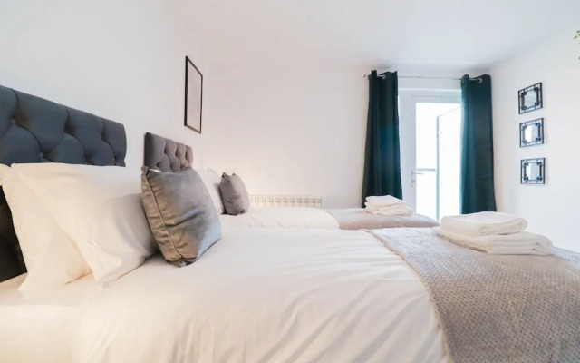 Stunning Riverside Apartment