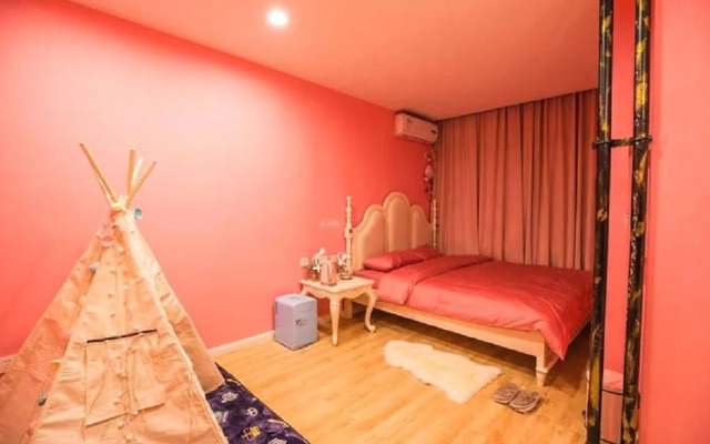 Crosme Theme Hotel