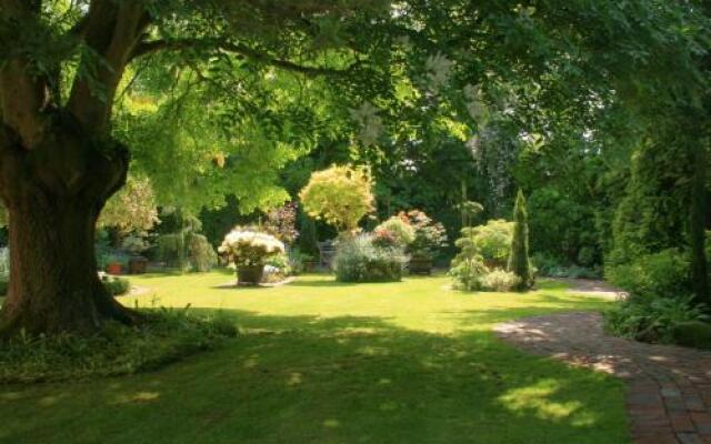 Bed & Breakfast at Ocklynge Manor