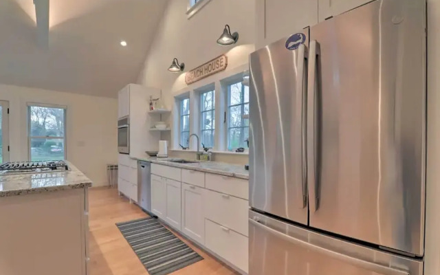 Cape Cod Cottage w/ Fire Pit - Walk to Beach!