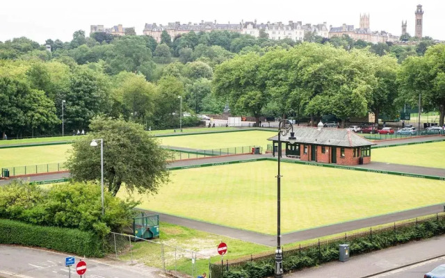 Light 2-bed West End Apt Overlooking Kelvingrove Museum