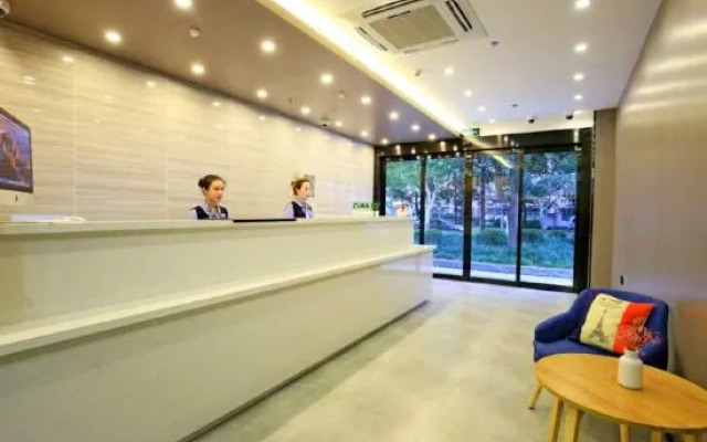 Zhishang Hotel (Shanghai Xinhua Hospital Jiangpu Road Subway Station)