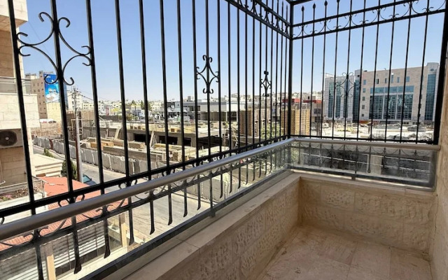 3bedroom Aprt of 200sqm Near Movenpick Hotel Amman