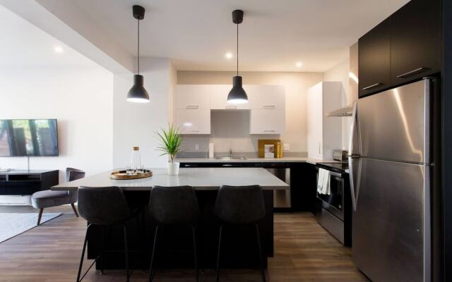 Brand New 3 Bedroom With Rooftop Patio