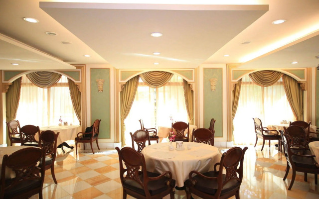 Grand Pleasure Spring Hotel