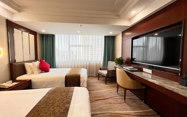 Skyline Plaza Hotel
