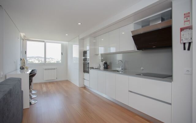 Liiiving -Luxury River View Apartment VI