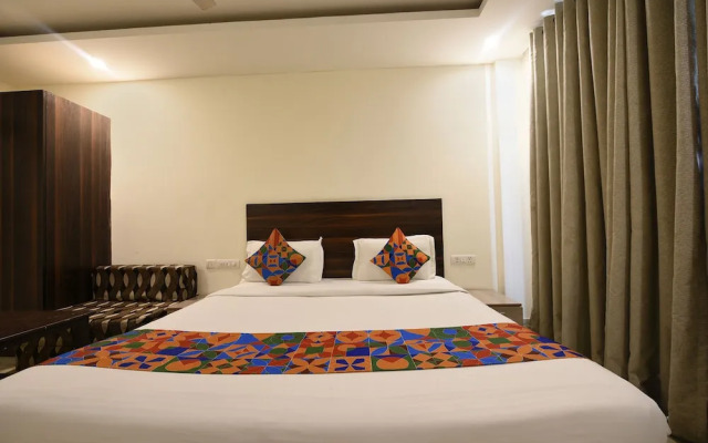 Fabhotel Laxmi Palace