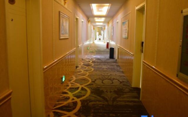 Xingshan Luoma Holiday Hotel