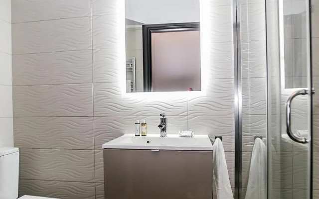 B12 new & modern seafront apartment