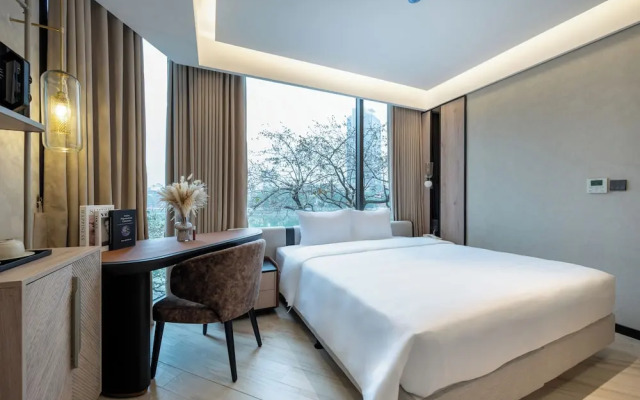 iRest Signature Ba Dinh Lakeside