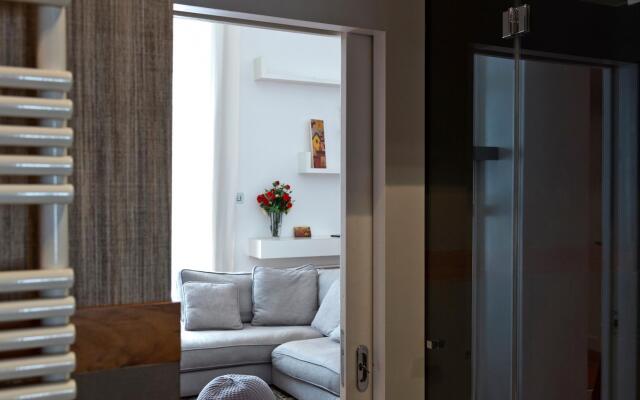 Elegant Apartment at Chiaia by Wonderful Italy