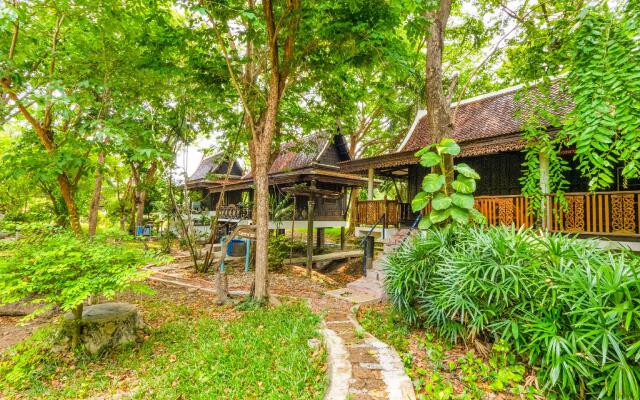 OYO 886 Maingam Riverside Resort