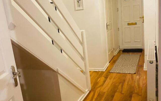 Cheerful home near City Centre,Station& RaceCourse