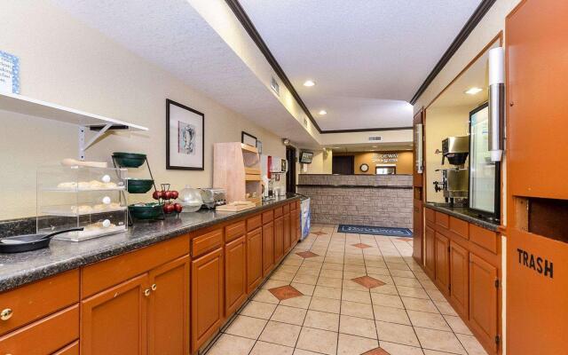 Rodeway Inn & Suites Madison East