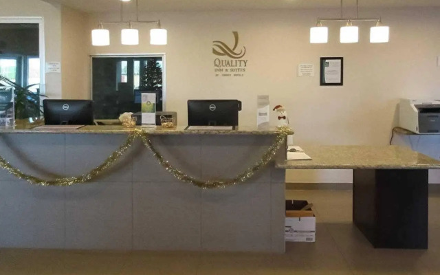 Quality Inn & Suites near Downtown Bakersfield