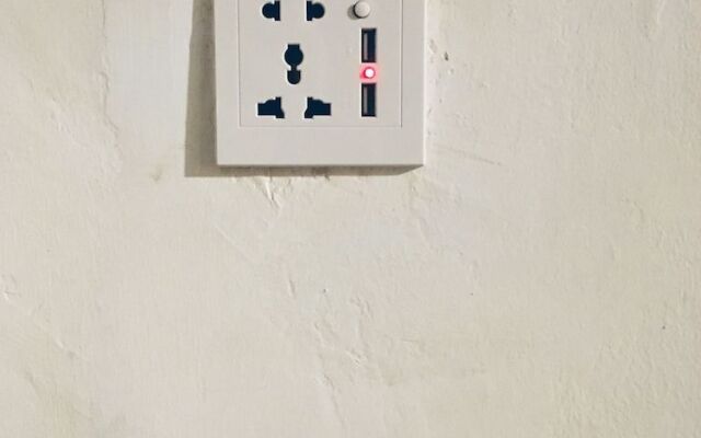 SPOT ON 90746 Vspace Guesthouse & Cafe