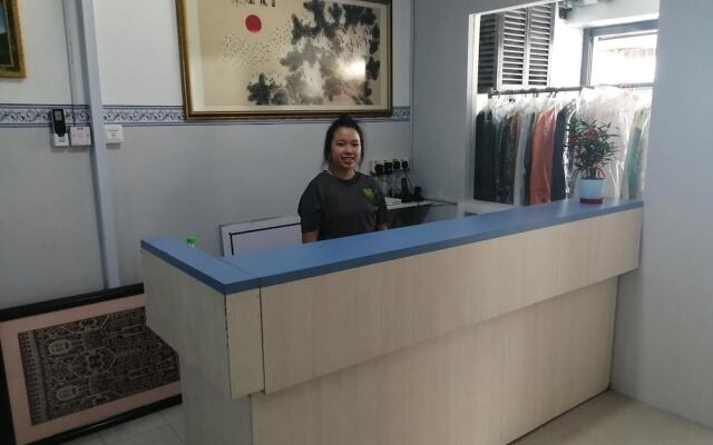 Beautiful Double Room With Ac in Kuching Center