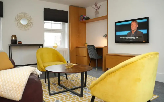 Charming 1-bed & Balcony Flat in Merthyr Tydfil