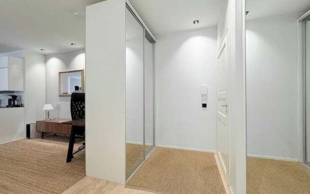 Stylish Downtown 2BR Flat with Sauna and Work Area