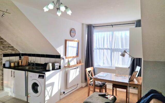 Cosy 1 Bed Apt in Lincoln With Amenities & Parking,