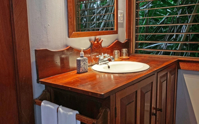 Casa Cayuco Eco-Adventure Lodge