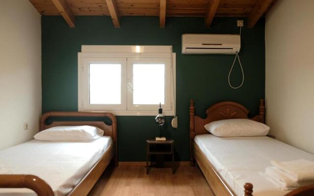 Seaside 5 Bedroom Spacious Villa close to airport