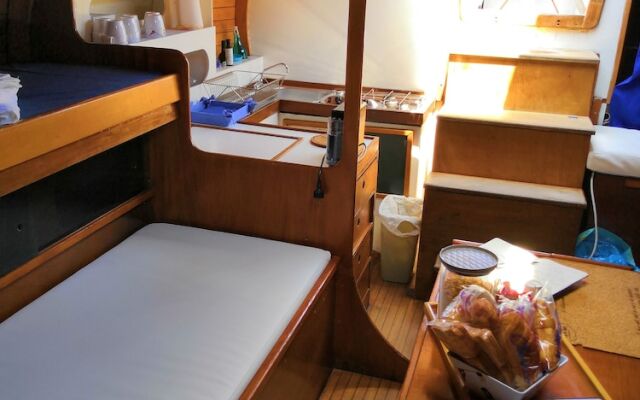 Boat, Sleep & Tours EHoa