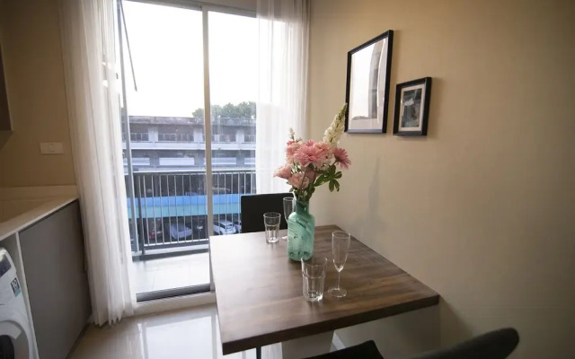 Near BK University Quiet Condo in Rama4 bkb140