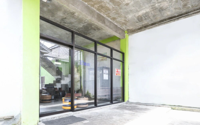 Dfarys Gh Syariah by OYO Rooms