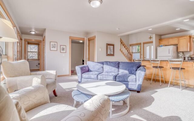 Moon Over Manzanita (MCA 1549)