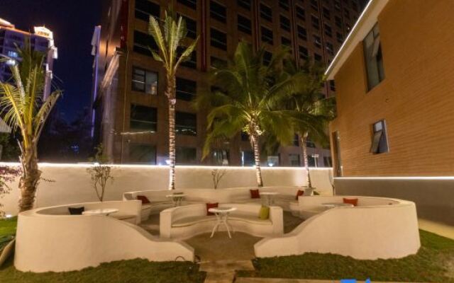 Xishuangbanna Jinghong No.1 Mansion (Splashing Square)