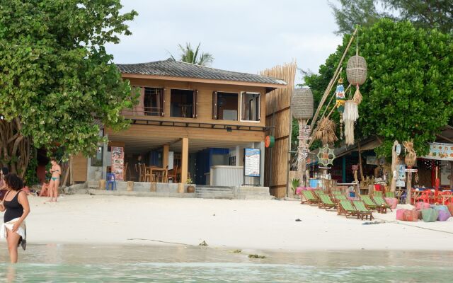 Charming Lipe Beach Resort