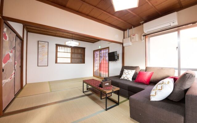 Naha Condominium Maejima House