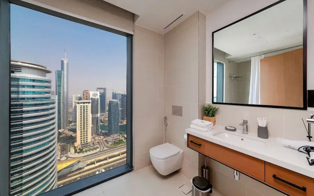 Stylish 2BR with Marina Views