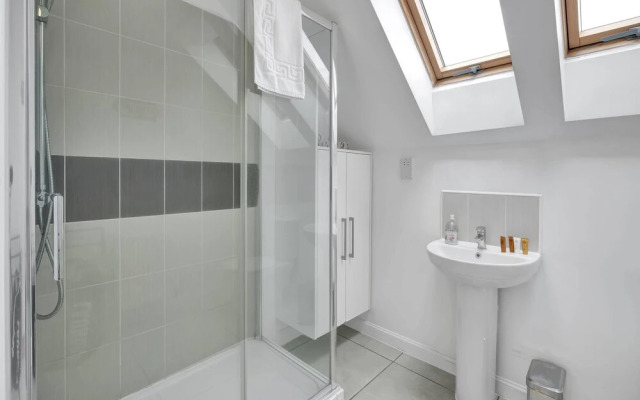 3 Bedroom and 2 Bath House with Balcony