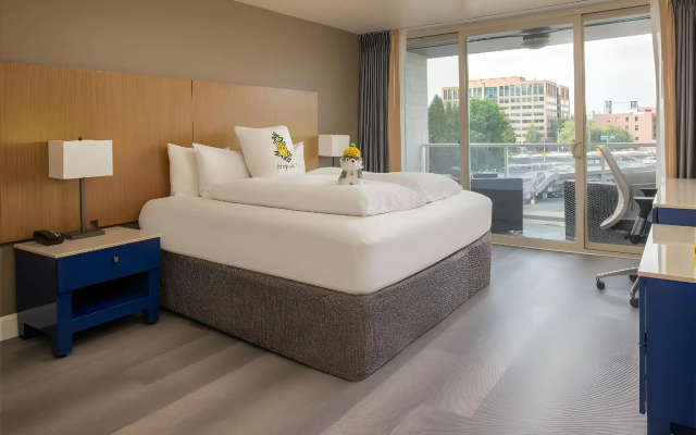 Staypineapple, Hotel Rose, Downtown Portland