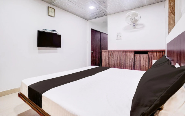 Comfy Stays at Lokhandwala Andheri West
