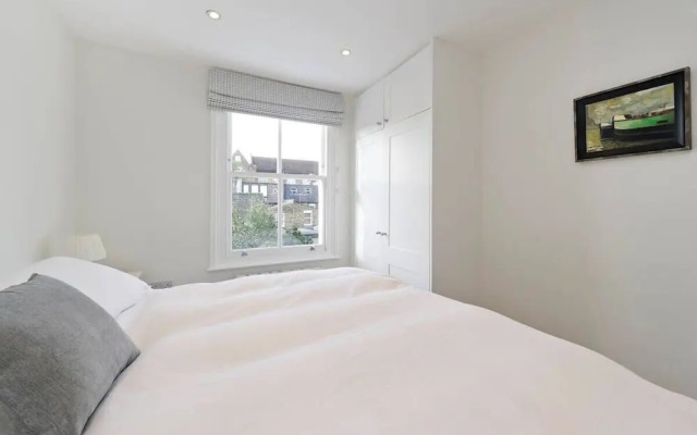 Spacious 4 Bed House, Battersea