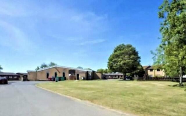 Lovely 5 Person Chalet in St Margaret's at Cliffe