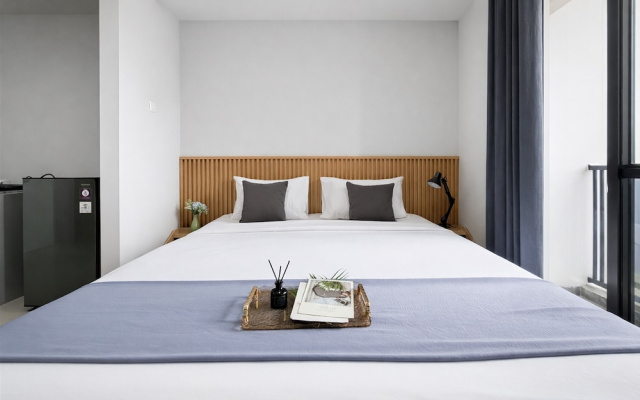 Restful Monochrome Studio At Apartment The Ayoma