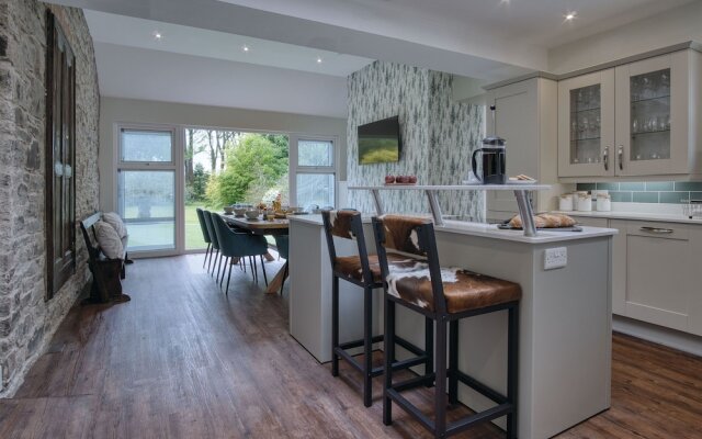 Hill House Country Estate - Princes Gate