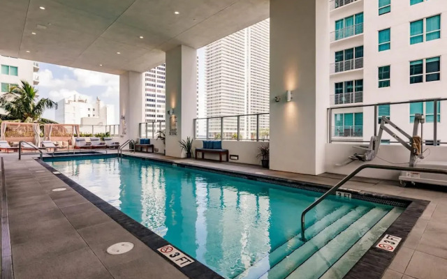 Modern Muse - Luxury Hotel Meets Miami Apartment