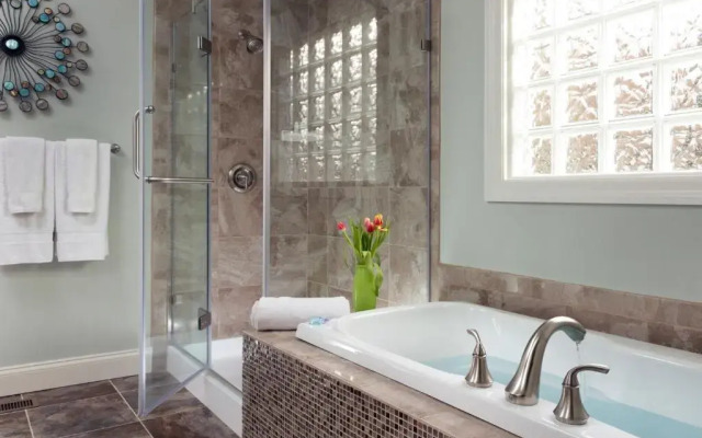 Inn at Huntingfield Creek