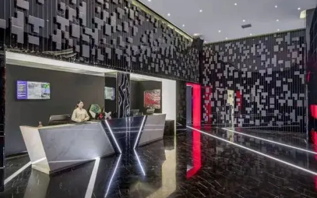 X Art Hotel