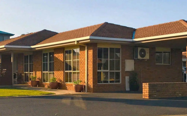 Quays Motel San Remo