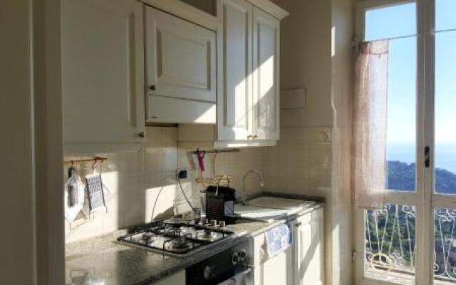 Un Balcone Tra Cielo E Mare