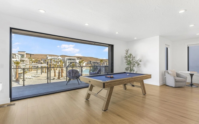 Sunny Days 7 Bedroom Home