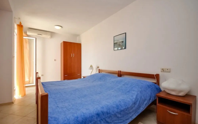 Apartments and Rooms Nikola